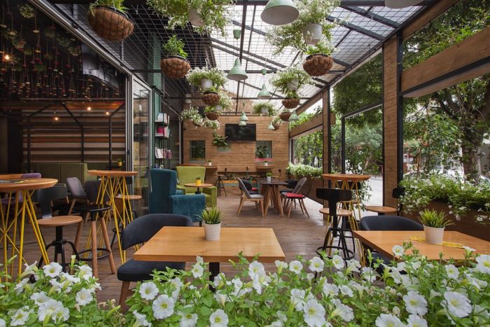 thiết kế nội thất quán cafe sân vườn