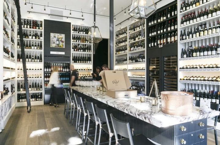 thiet ke showroom ruou (6)